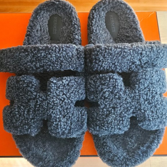 Hermes Chypre Sandal in Gray Shearling - Picture 1 of 5